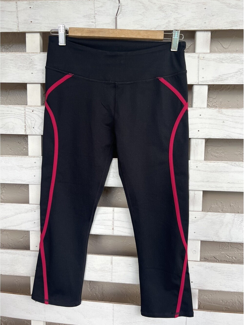 Fabletics Leggings Black W/ Pink Trim Crop Fitness Yoga Size S